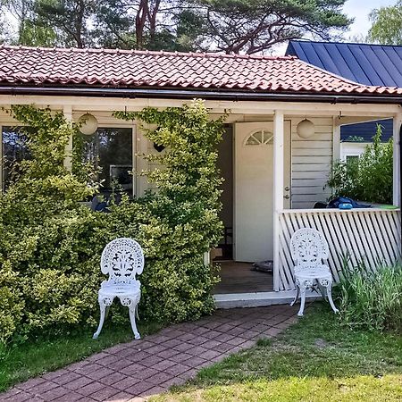 1 Bedroom Amazing Home In Hoellviken 외부 사진