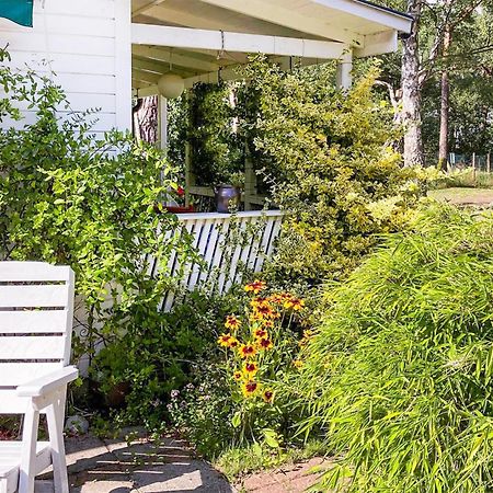 1 Bedroom Amazing Home In Hoellviken 외부 사진