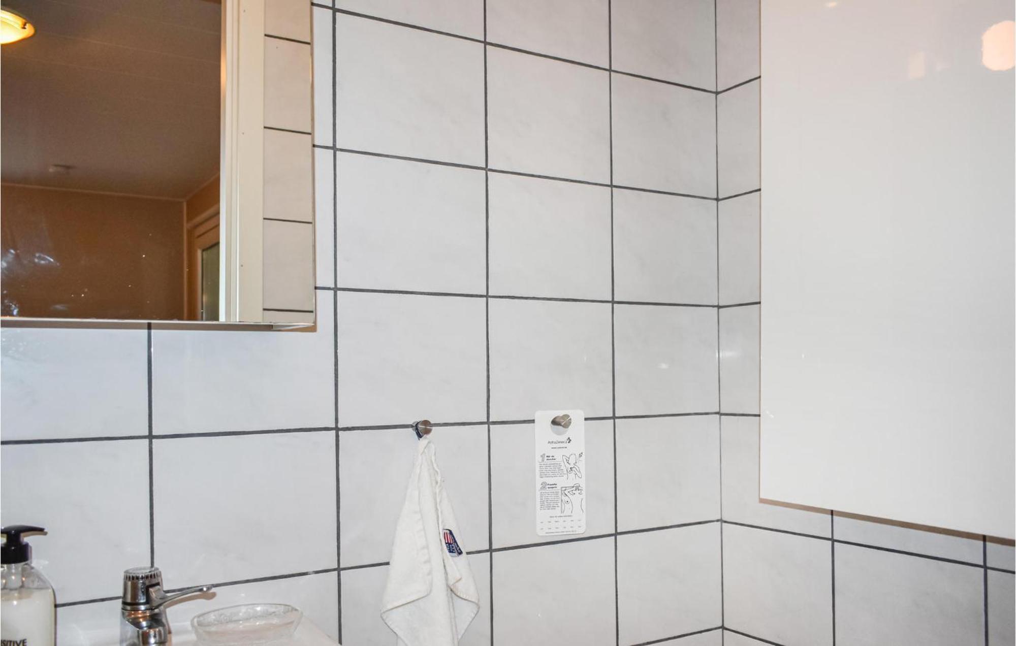 1 Bedroom Amazing Home In Hoellviken 외부 사진