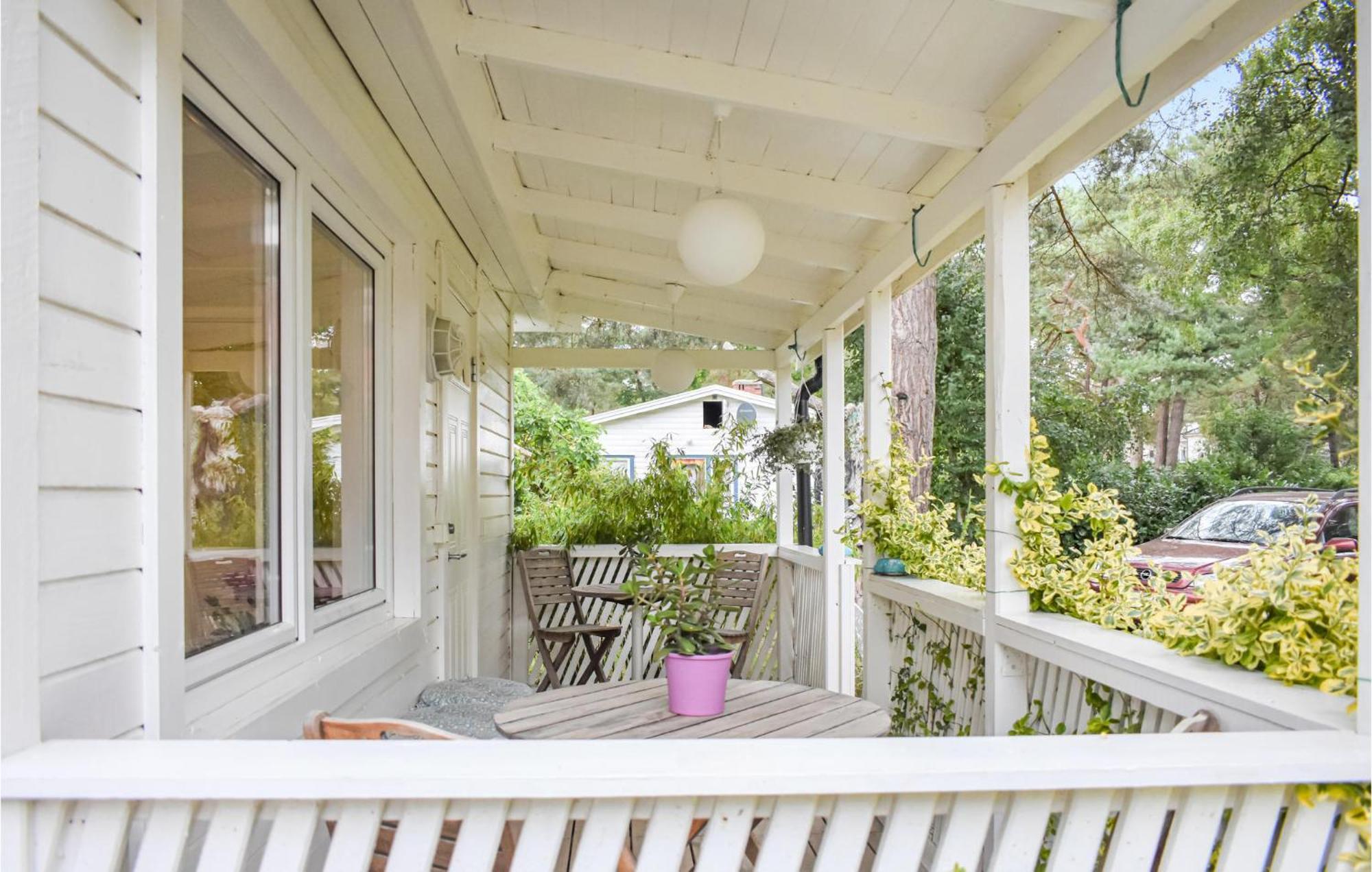 1 Bedroom Amazing Home In Hoellviken 외부 사진