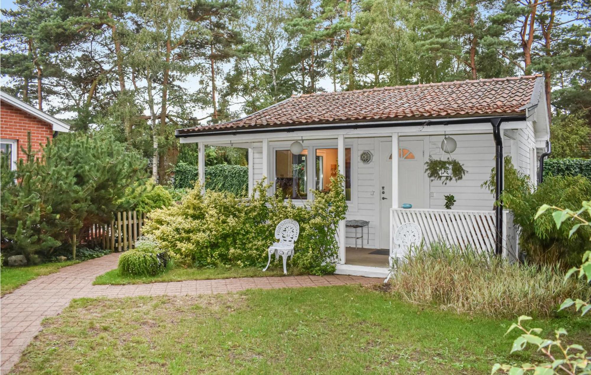 1 Bedroom Amazing Home In Hoellviken 외부 사진