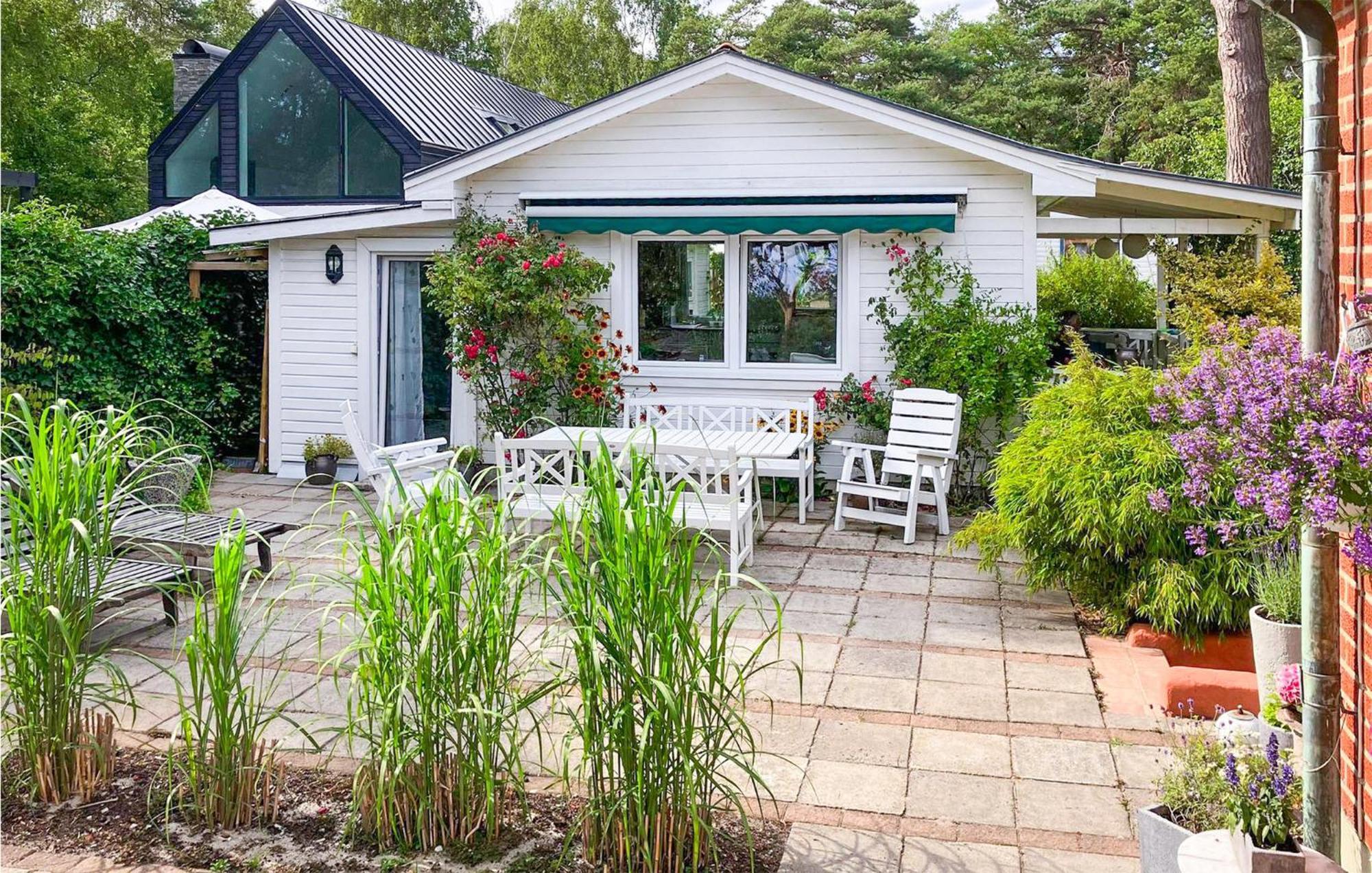 1 Bedroom Amazing Home In Hoellviken 외부 사진